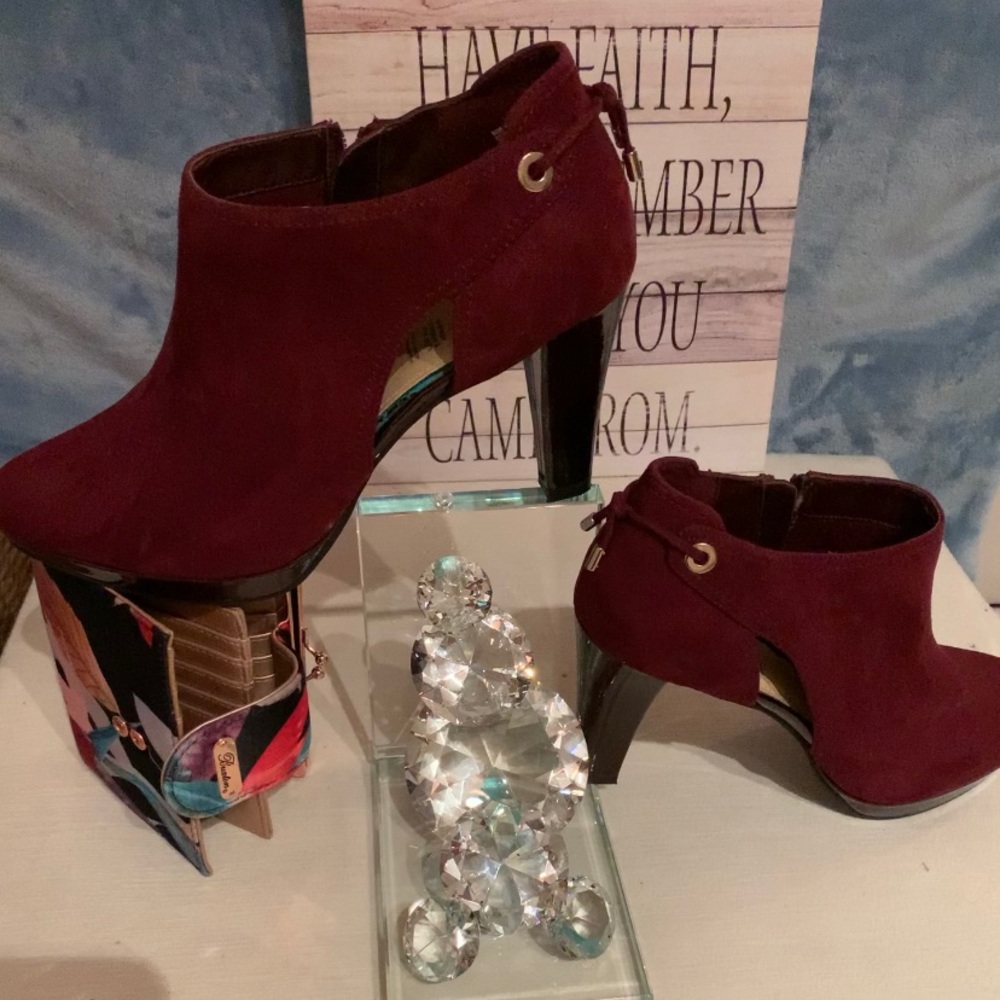 🛍 Liz Claiborne shoes & Clutch with 👠purchase